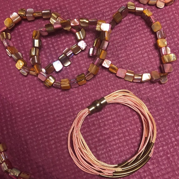 🌸 7 Piece Necklace & Bracelet Set 🌸 - Picture 3 of 14